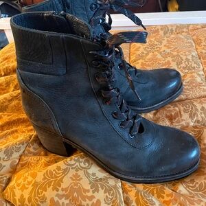 FRYE Black Lace-Up Leather Ankle Boots